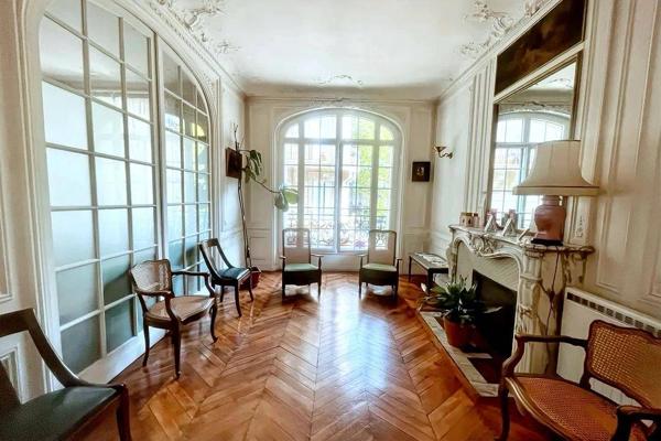 APPARTEMENT BOURGEOIS AVENUE NIEL PROCHE MARCHE PONCELET
