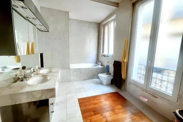 APPARTEMENT BOURGEOIS AVENUE NIEL PROCHE MARCHE PONCELET