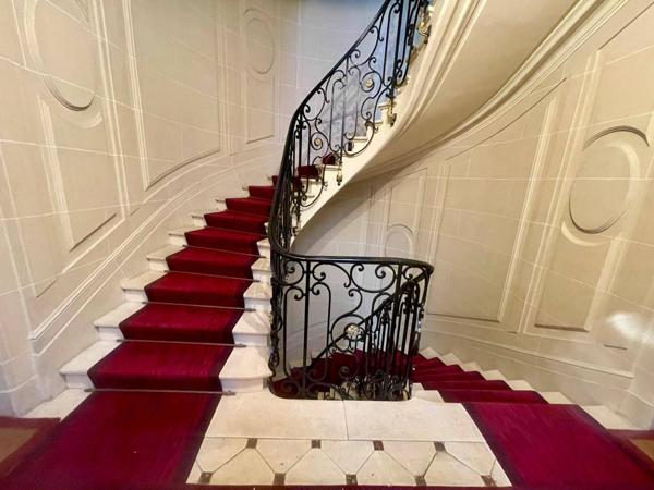 APPARTEMENT BOURGEOIS AVENUE NIEL PROCHE MARCHE PONCELET