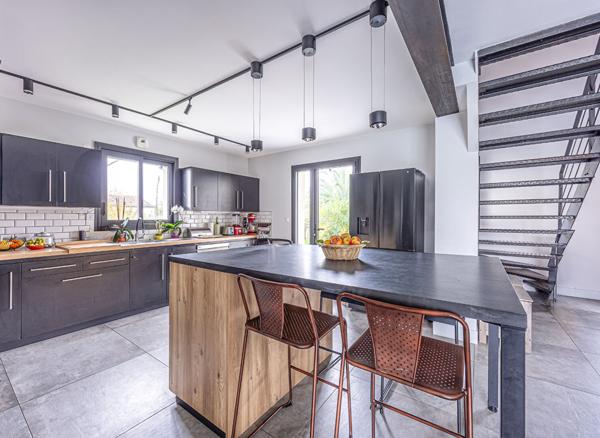 Maison familiale, 6 chambres, grand jardin et piscine