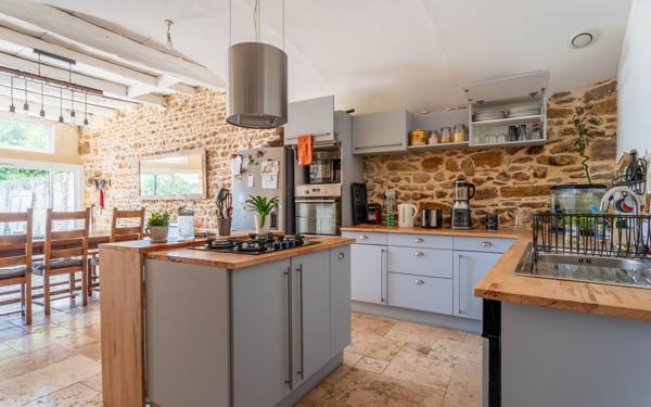 Maison à vendre    7 pièces •  Saint-Germain-sur-l'Arbresle