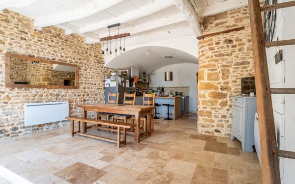 Maison à vendre    7 pièces •  Saint-Germain-sur-l'Arbresle