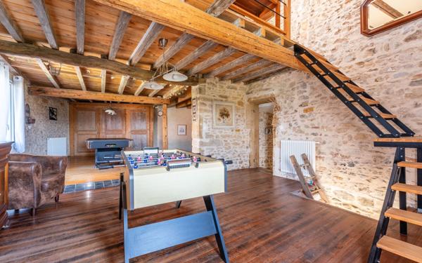 Maison à vendre    7 pièces •  Saint-Germain-sur-l'Arbresle