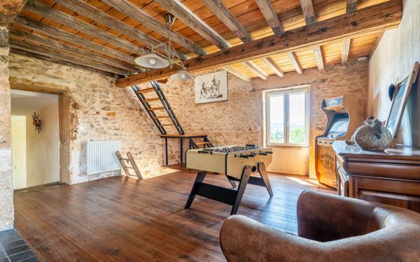 Maison à vendre    7 pièces •  Saint-Germain-sur-l'Arbresle