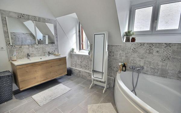 Maison à vendre    5 pièces • 123,30 m2 Lescar