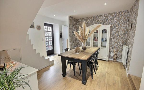 Maison à vendre    5 pièces • 123,30 m2 Lescar