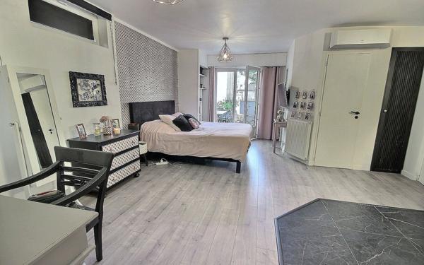 Maison à vendre    5 pièces • 123,30 m2 Lescar