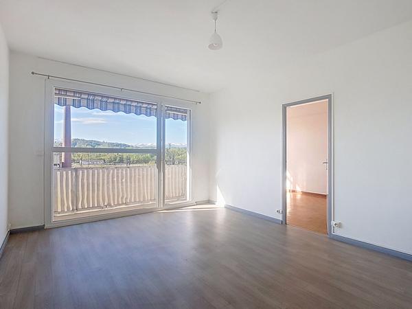 A vendre PAU proche Centre-Ville et gare, appartement T3 de 55 m² balcon vue Pyrénées et cave.