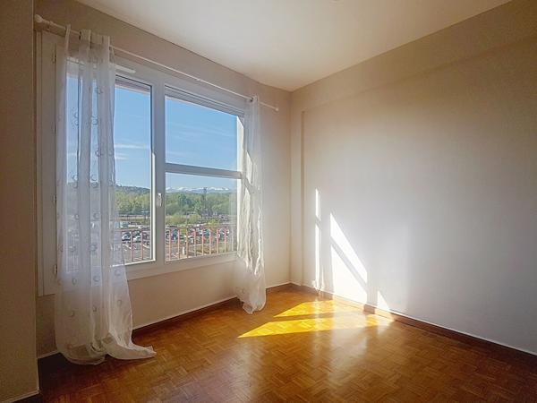 A vendre PAU proche Centre-Ville et gare, appartement T3 de 55 m² balcon vue Pyrénées et cave.