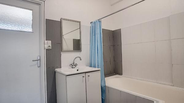 A vendre PAU proche Centre-Ville et gare, appartement T3 de 55 m² balcon vue Pyrénées et cave.