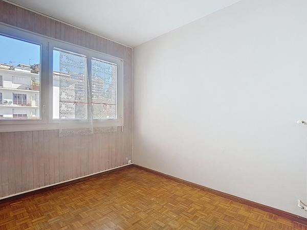A vendre PAU proche Centre-Ville et gare, appartement T3 de 55 m² balcon vue Pyrénées et cave.