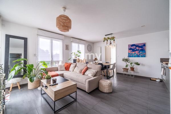 F2 au dernier étage avec terrasse dans résidence récente