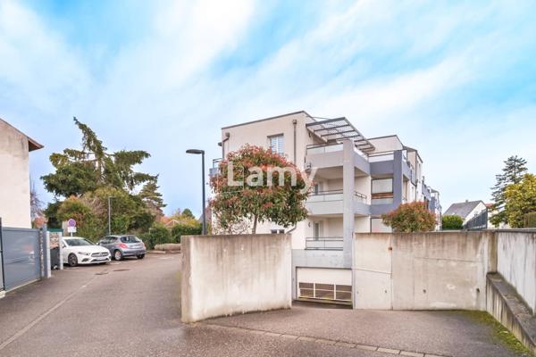 F2 au dernier étage avec terrasse dans résidence récente