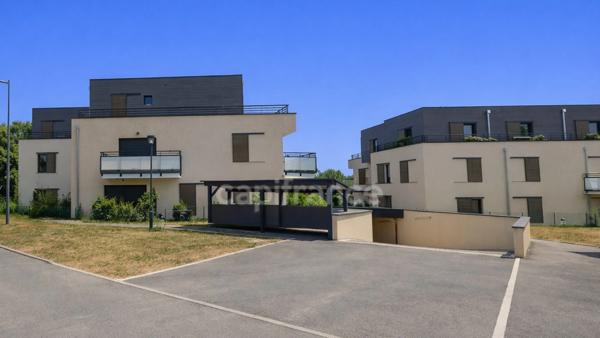 Appartement T4 avec terrasse, vue dégagée et garage double
