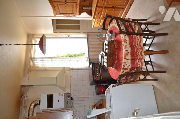 Beaumont, petit immeuble composé de 2 appartements de type 2,