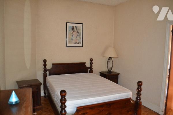 Beaumont, petit immeuble composé de 2 appartements de type 2,