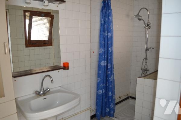 Beaumont, petit immeuble composé de 2 appartements de type 2,