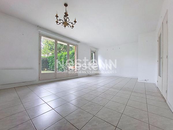Montigny le Bretonneux : Appartement 3 pièces de 71 m² avec jardin et parking