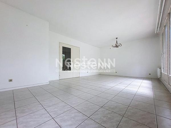 Montigny le Bretonneux : Appartement 3 pièces de 71 m² avec jardin et parking