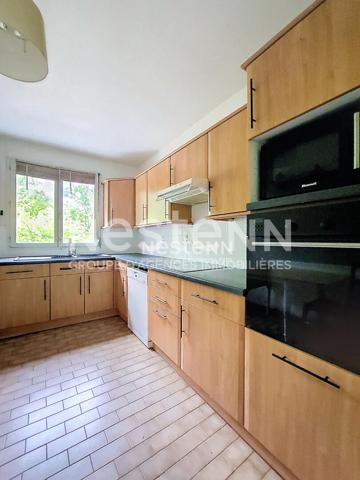 Montigny le Bretonneux : Appartement 3 pièces de 71 m² avec jardin et parking