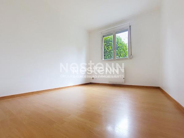 Montigny le Bretonneux : Appartement 3 pièces de 71 m² avec jardin et parking