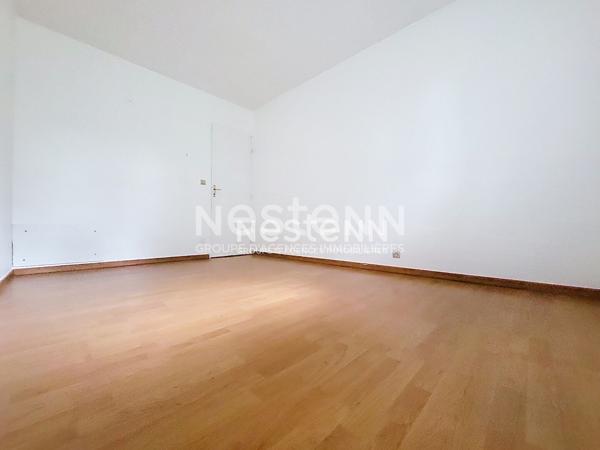 Montigny le Bretonneux : Appartement 3 pièces de 71 m² avec jardin et parking