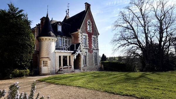 Propriété de 25 hectares avec château du XIXe siècle et dépendances