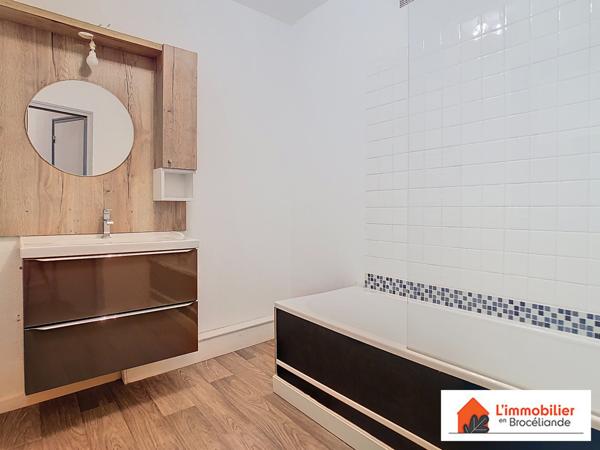 Maison de ville en plein centre de Plélan le Grand