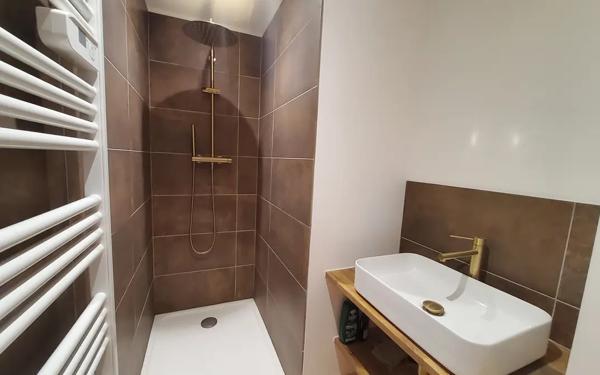 MAISON RENOVEE - 4 CHAMBRES - CHANZEAUX