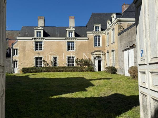 Joli hôtel particulier du XVIIIe siècle en Anjou