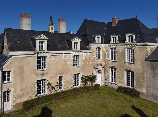 Joli hôtel particulier du XVIIIe siècle en Anjou