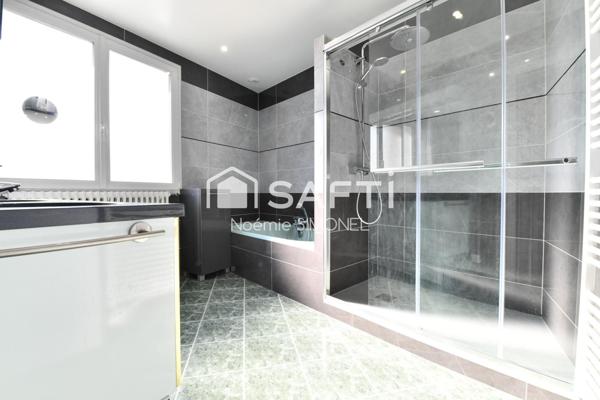 Maison familiale plus de 184 m² avec sous-sol total aménagé, système de chauffage énergie renouvelable présentant de belles prestations !!!!