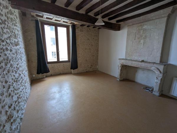 Appartement ancien à louer à Nogent-le-Rotrou dans l'Eure-et-Loir (28400), ref : 5 AM   
Centre ville