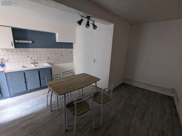 Appartement ancien à louer à Nogent-le-Rotrou dans l'Eure-et-Loir (28400), ref : 5 AM   
Centre ville