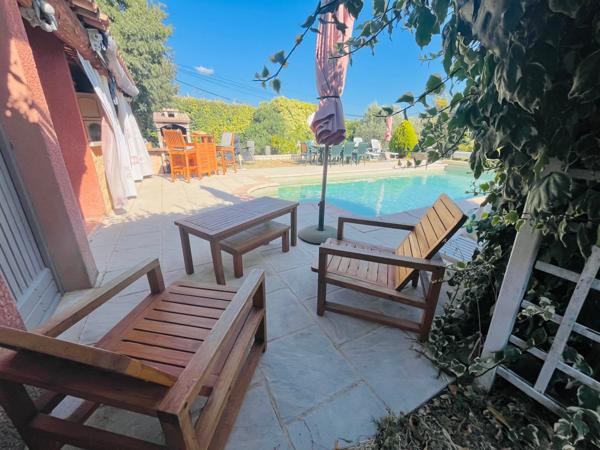 Saint-Saturnin-lès-Apt (84490) Villa de plain pied proche village tous conforts !