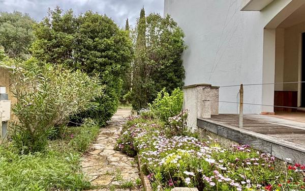 Maison à vendre    8 pièces •  Balaruc-le-Vieux