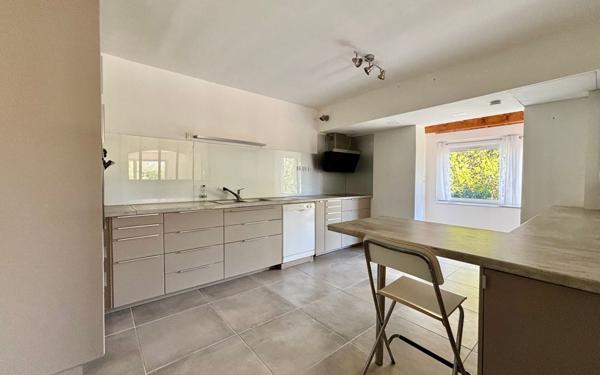 Maison à vendre    8 pièces •  Balaruc-le-Vieux