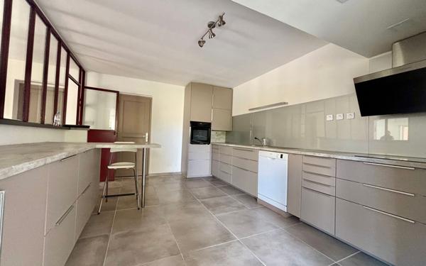 Maison à vendre    8 pièces •  Balaruc-le-Vieux