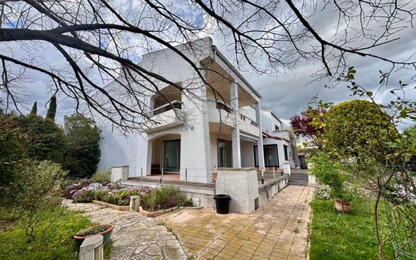 Maison à vendre    8 pièces •  Balaruc-le-Vieux