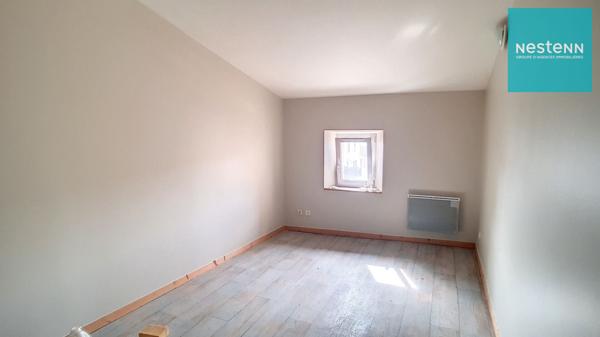 Appartement Saint Romain Le Puy - 2 chambres - centre ville - parking communal en face