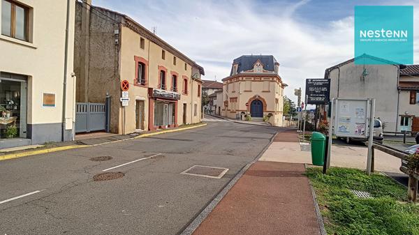 Appartement Saint Romain Le Puy - 2 chambres - centre ville - parking communal en face