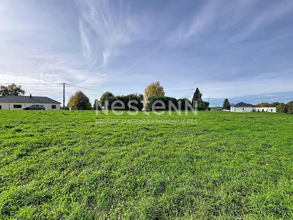 Terrain constructible 1500m² à Sadroc