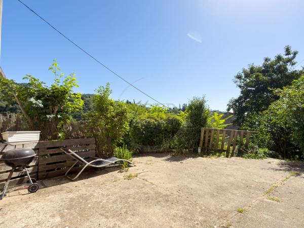 Maison avec jardin et cave à Lyas – à rafraîchir