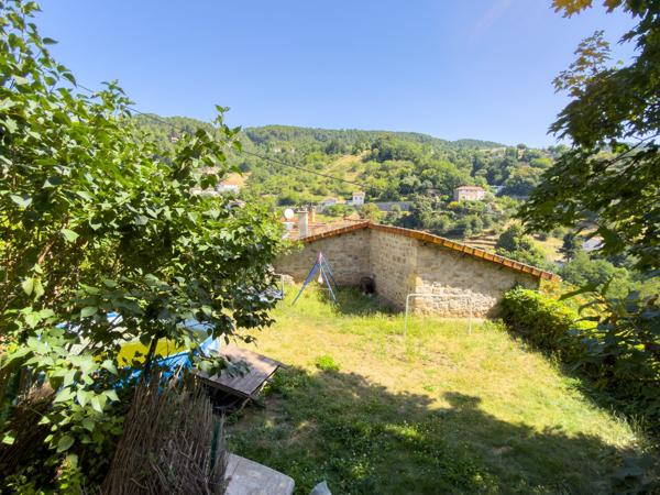 Maison avec jardin et cave à Lyas – à rafraîchir