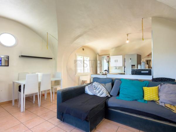 Maison avec jardin et cave à Lyas – à rafraîchir