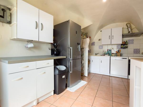 Maison avec jardin et cave à Lyas – à rafraîchir