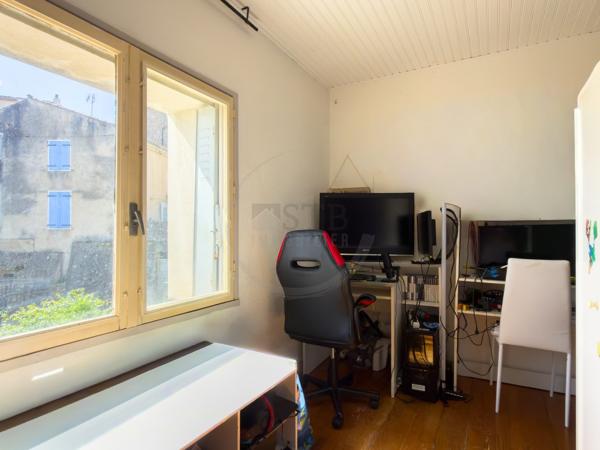 Maison avec jardin et cave à Lyas – à rafraîchir