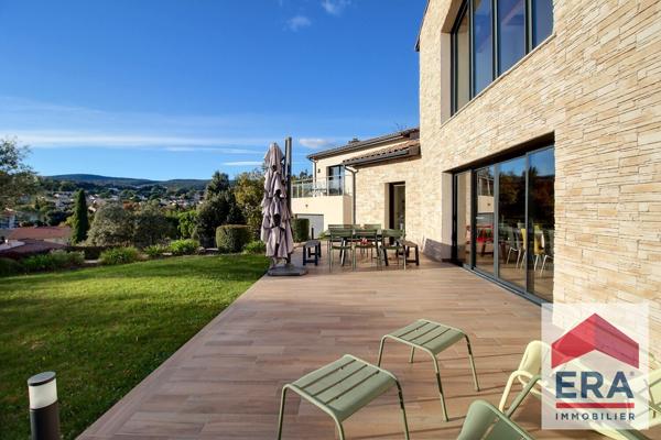 Maison Bourg Saint Andéol - 8 pièces - 210m²