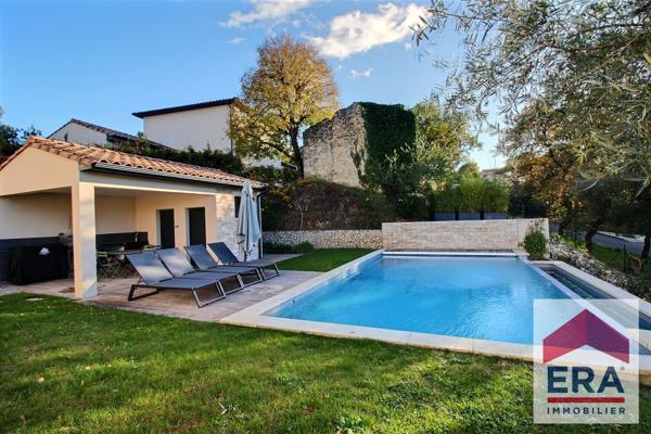 Maison Bourg Saint Andéol - 8 pièces - 210m²