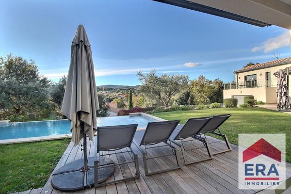 Maison Bourg Saint Andéol - 8 pièces - 210m²